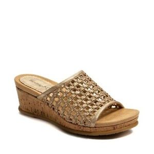 NEW Bare Traps Soft Gold Flossey Wedge Sandal Wide